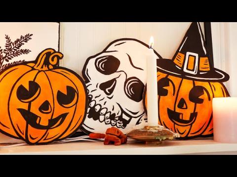 Jacko'lantern, skull, and pumpkin with witch hat